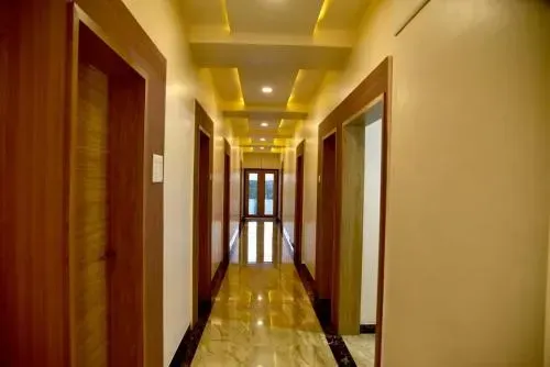 book hotels in hotel royal executive pune