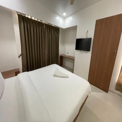 hotel with meeting room in hinjewadi, pune - shree inn by tamanna hotels