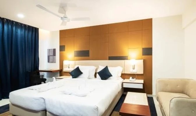 hotel near pune railway station - staybird b suite bussiness hotel kharadi