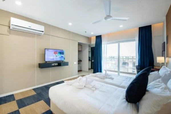 hotel with bar in kharadi, pune - staybird b suite bussiness hotel kharadi