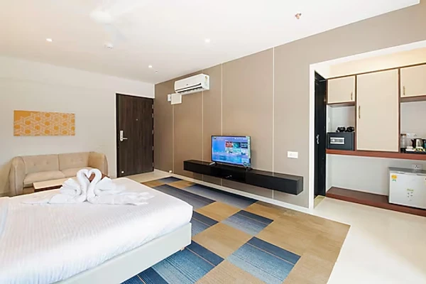 hotel with bar in kharadi, pune - staybird b suite bussiness hotel kharadi