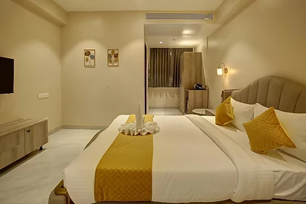 hotel near pune airport - staybird capital business hotel