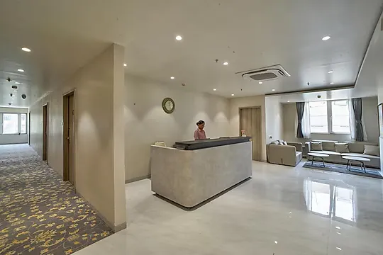 hotel with banquet hall in magarpatta city, pune - staybird capital business hotel