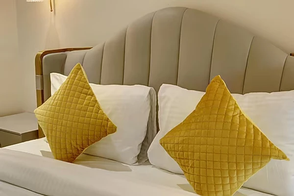 hotel with bar in magarpatta city, pune - staybird capital business hotel