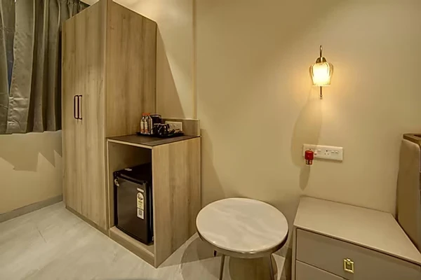 hotel with meeting room in magarpatta city, pune - staybird capital business hotel