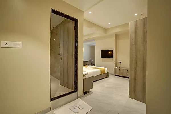 hotel with party hall in magarpatta city, pune - staybird capital business hotel