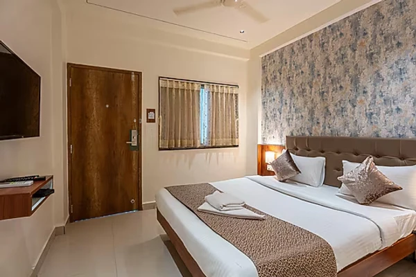 hotel with party hall in kharadi, pune - staybird cove