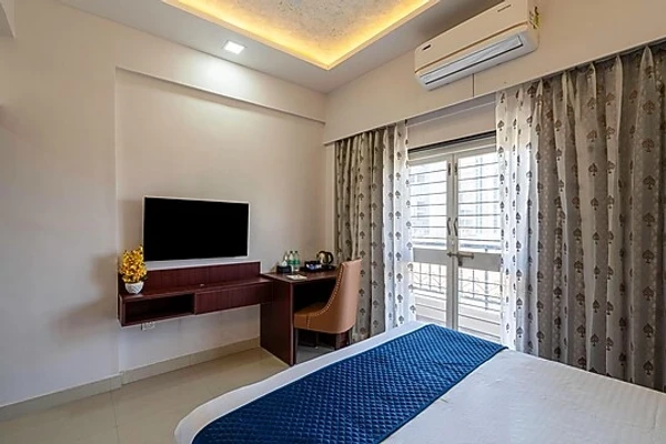 hotel with banquet hall in kharadi, pune - staybird divine suites business hotel