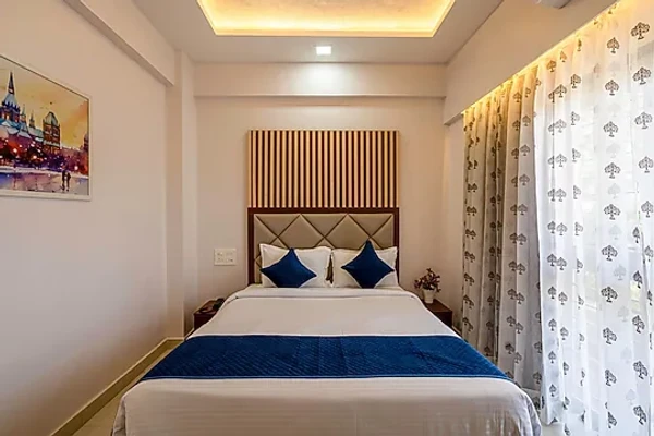 hotel with party hall in kharadi, pune - staybird divine suites business hotel