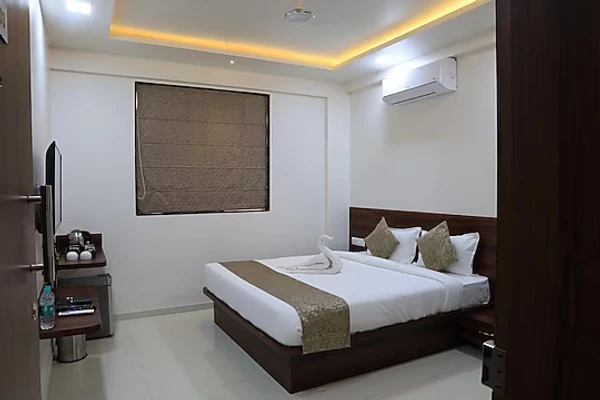 hotel in kharadi, pune for couples - staybird - nest