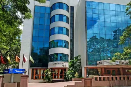 hotel in bhandarkar road, pune for family - trance oakwood hotel