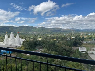 service apartment in sb road, pune for family - white lotus highway den