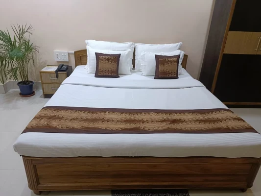 hotel with banquet hall in baliapanda, puri - silicon inn by suviraj hotels