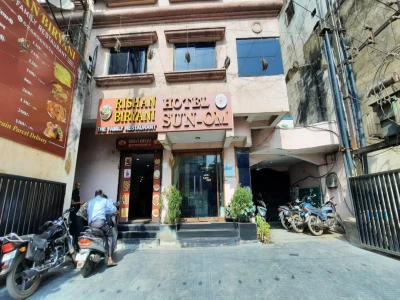 hotel with meeting room in balaji nagar, raipur - hotel sun-om