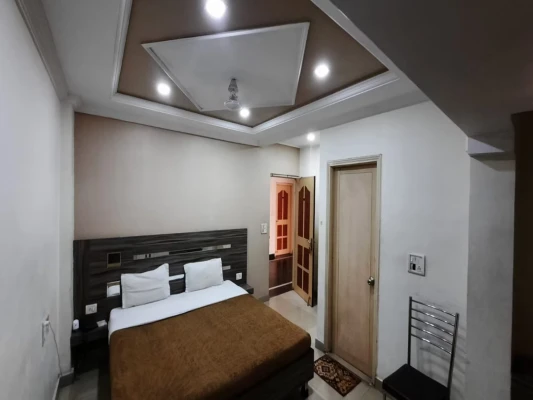 hotel with bar in balaji nagar, raipur - hotel sun-om