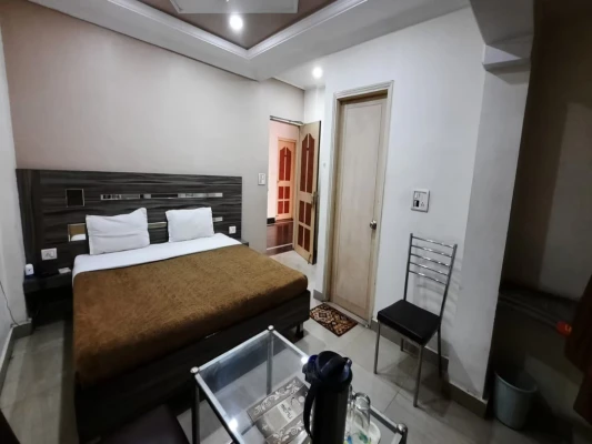 hotel in balaji nagar, raipur for family - hotel sun-om