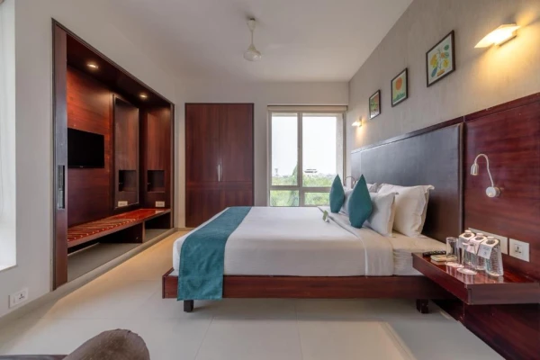 hotel with meeting room in race course road, rajkot - quality inn patria suite rajkot