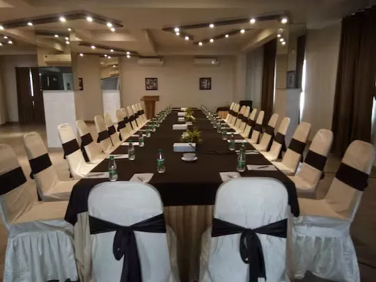 online room booking in plaza chowk, ranchi - hotel genista inn - luxury hotel
