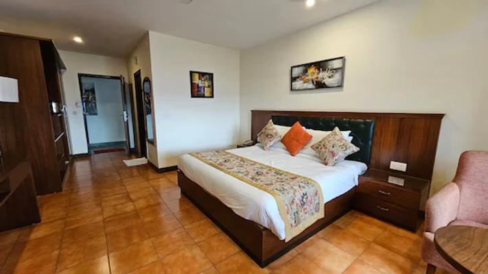 jacuzzi hotel in bhatrojkhan, ranikhet - ecko woodsvilla resort