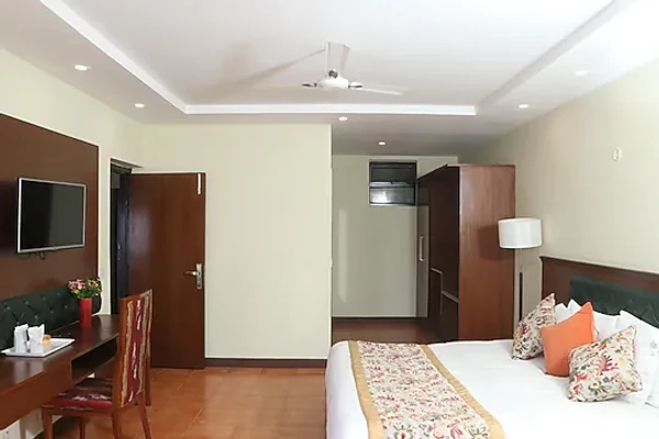 jacuzzi hotel in bhatrojkhan, ranikhet - ecko woodsvilla resort