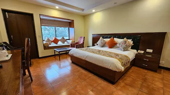 jacuzzi hotel in bhatrojkhan, ranikhet - ecko woodsvilla resort