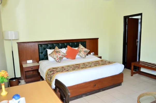 hotel near ranikhet airport - ecko woodsvilla resort