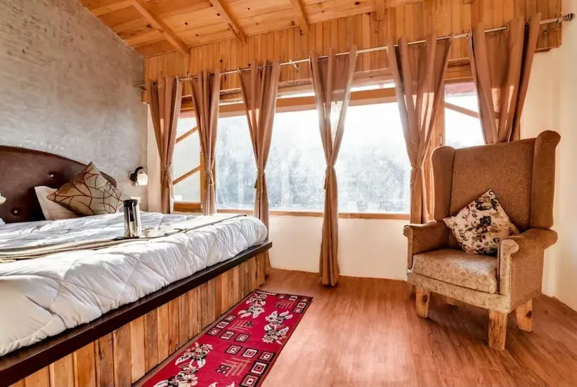 Hotel with bar in bhatrojkhan, ranikhet - the parijat retreat