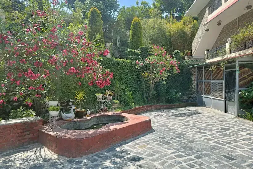 Hotel with meeting room in bhatrojkhan, ranikhet - the parijat retreat