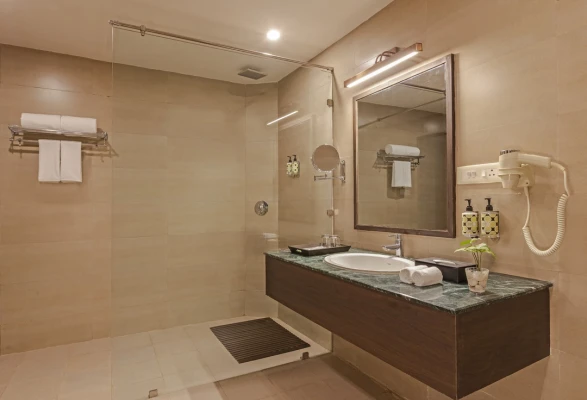 hotel with free parking in tapovan, rishikesh - lemon tree premier rishikesh