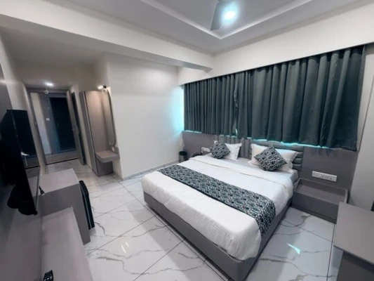 hotel with gym in viramgam highway village iyava, sanand - the 7 eleven hotel