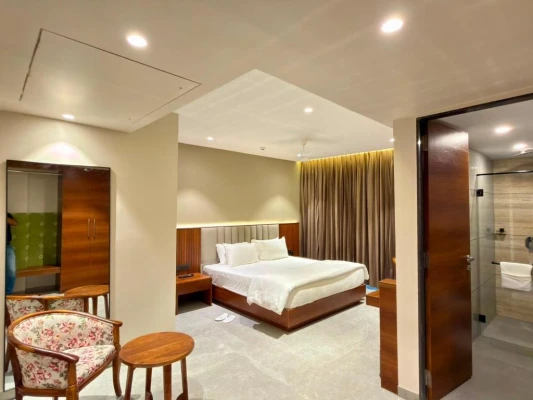 hotel with free parking in samastanagar, sangli - mastiff grand sangli