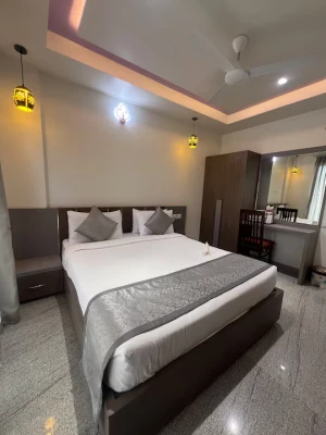 hotel near saputara railway station - daksh the valley resort saputara