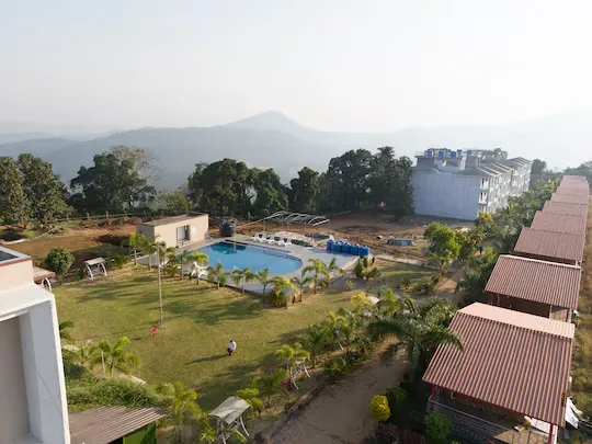 hotel with meeting room in malegaon, saputara - daksh the valley resort saputara