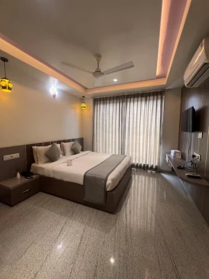 hotel with bar in malegaon, saputara - daksh the valley resort saputara