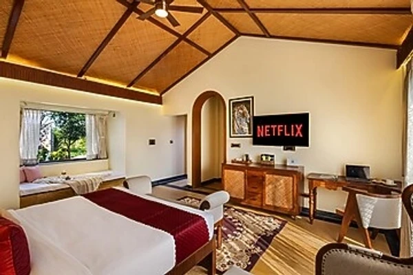 hotel with party hall in ranthambore road, sawai madhopur - elivaas tiger cave suite room with pool and garden