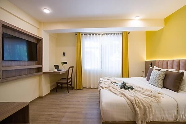 hotel with swimming pool in chota shimla, shimla - alaya stays baljees melville divine 1 bhk with balcony & breathtaking view