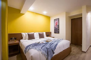 hotel with bar in chota shimla, shimla - alaya stays baljees melville utopia 1bhk shimla