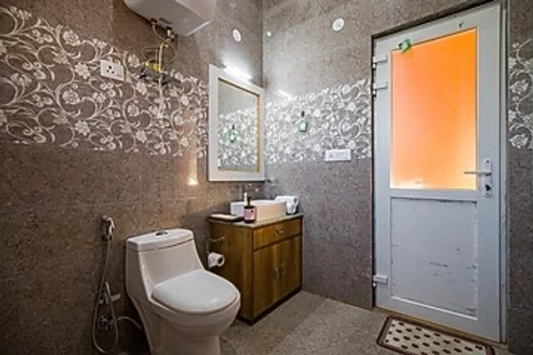 hotel in bagh, shimla for family - alaya stays hill top farmstead heritage 3 bhk  villa with balcony & gazebo