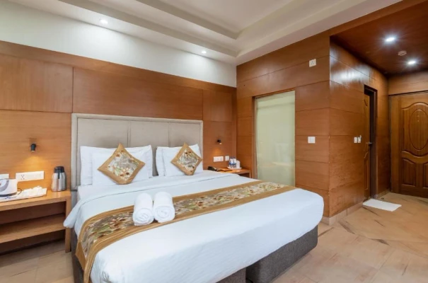 hotel with free parking in sankatmochan, shimla - dls rock castle