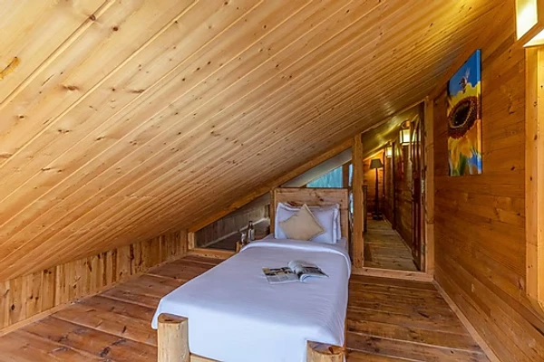 hotel with party hall in narkanda, shimla - elivaas silvana 3bhk with attic sauna & garden near haku temple shimla