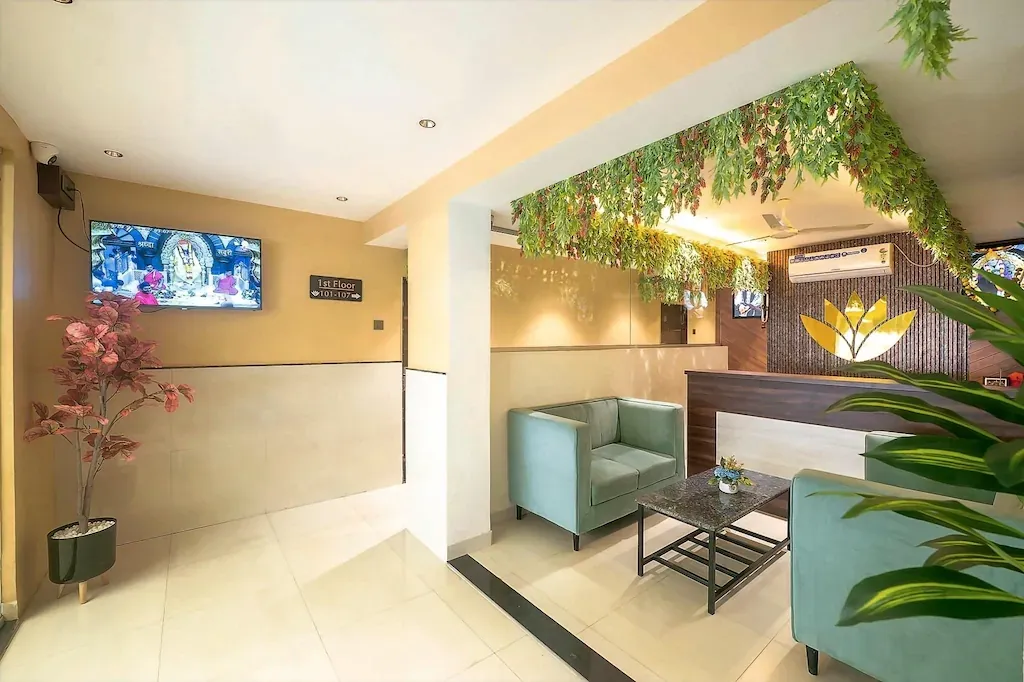 hotel with free parking in pimpalwadi road, shirdi - pravasa stay shirdi