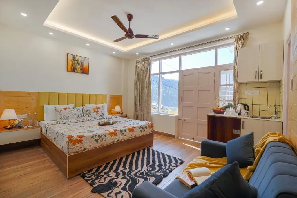 hotel with party hall in dharampur, solan - alaya stays hill shades 6 bhk villa with scenic hill views