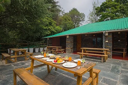 hotel in nagali, solan for family - alaya stays woodbine chalet 1 bedroom cottage with balcony shimla