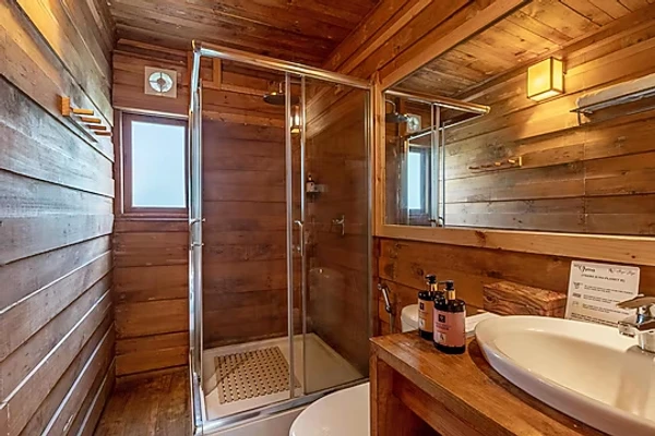 hotel with gym in nagali, solan - alaya stays woodbine chalet 1 bedroom cottage with balcony shimla