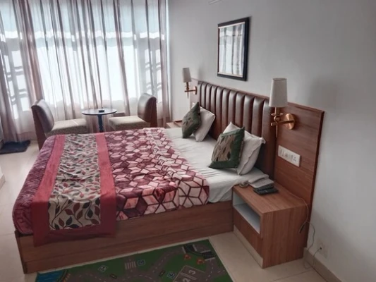 hotel with free parking in bajoral khurd, solan - hotel city heights