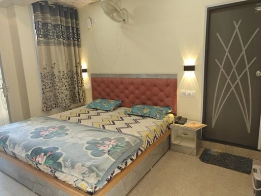 hotel near solan railway station - river valley view homestay