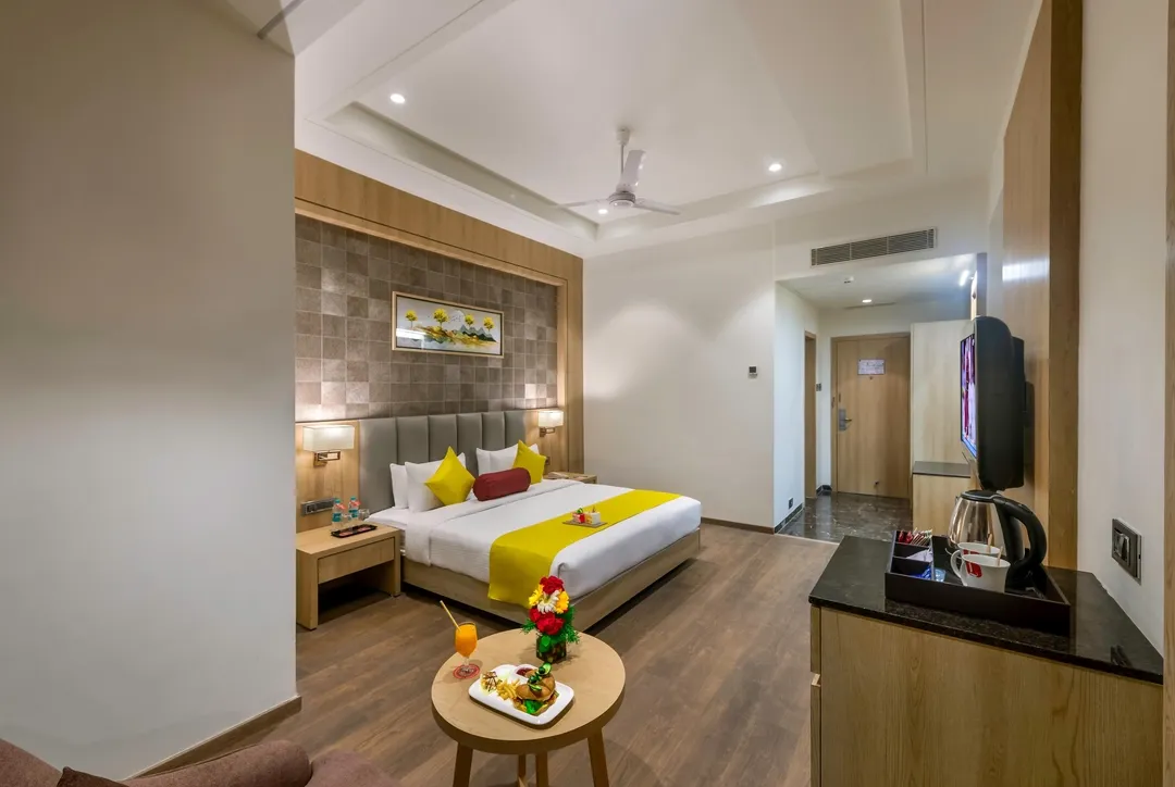 hotel with bar in bypass road, somnath - lords inn somnath