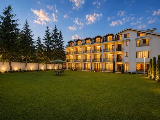 best day time hotels in hotel paradise srinagar
