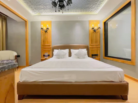 couple hotels in hotel paradise srinagar