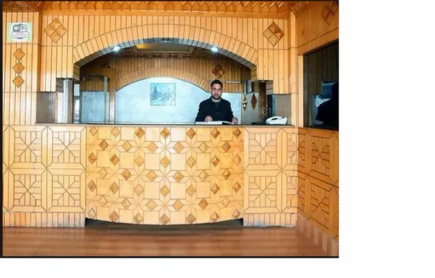 unmarried couple friendly hotels in hotel paradise srinagar